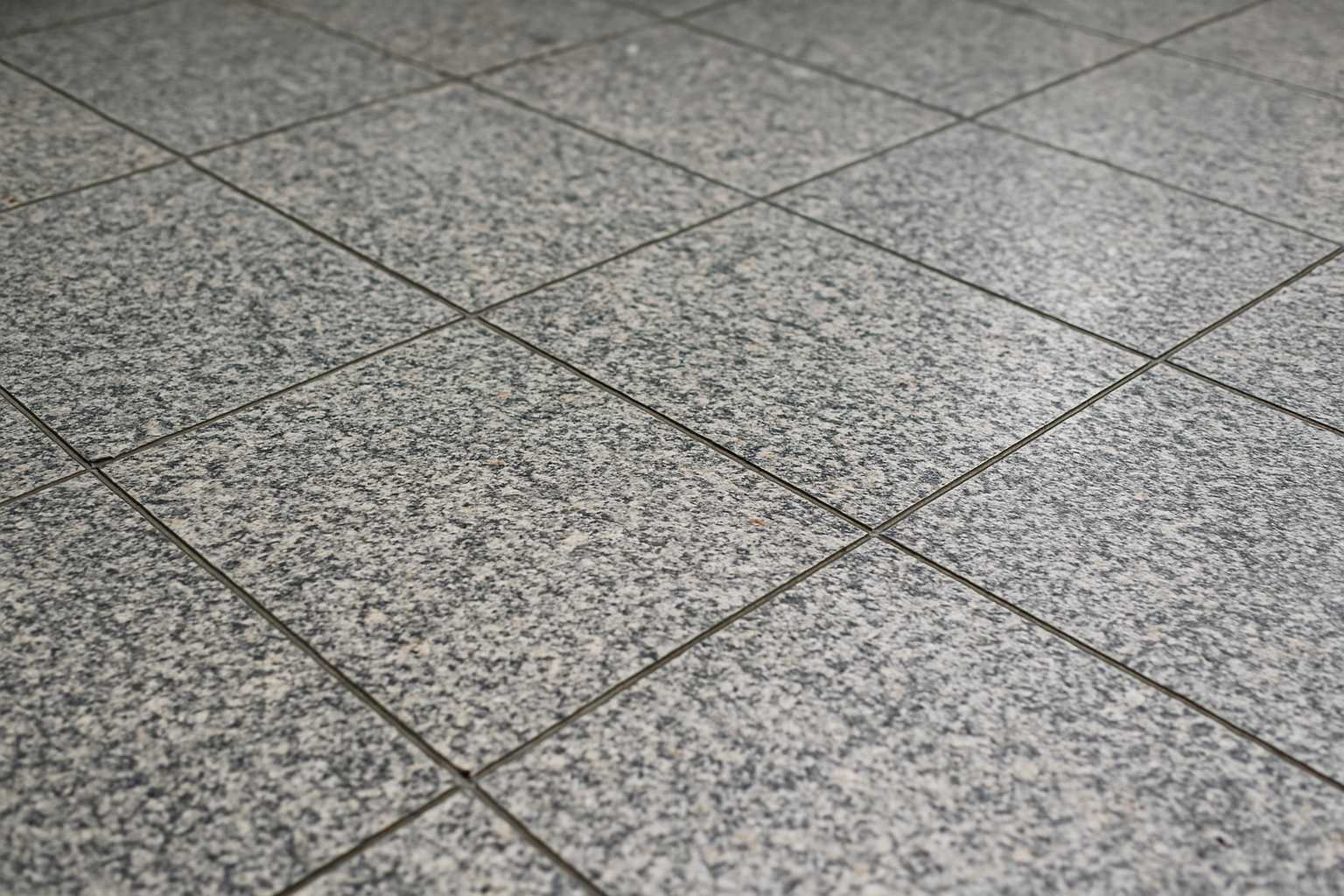 1. **Was ist Granit und welche Vorteile bietet er als Bodenbelag?